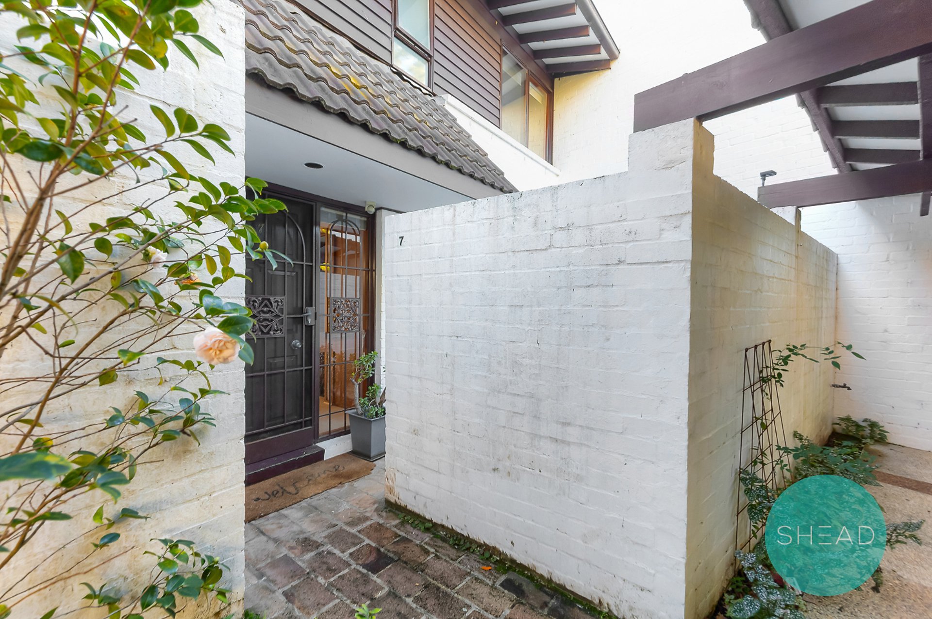 Gordon Leased by Shead Property - image 1