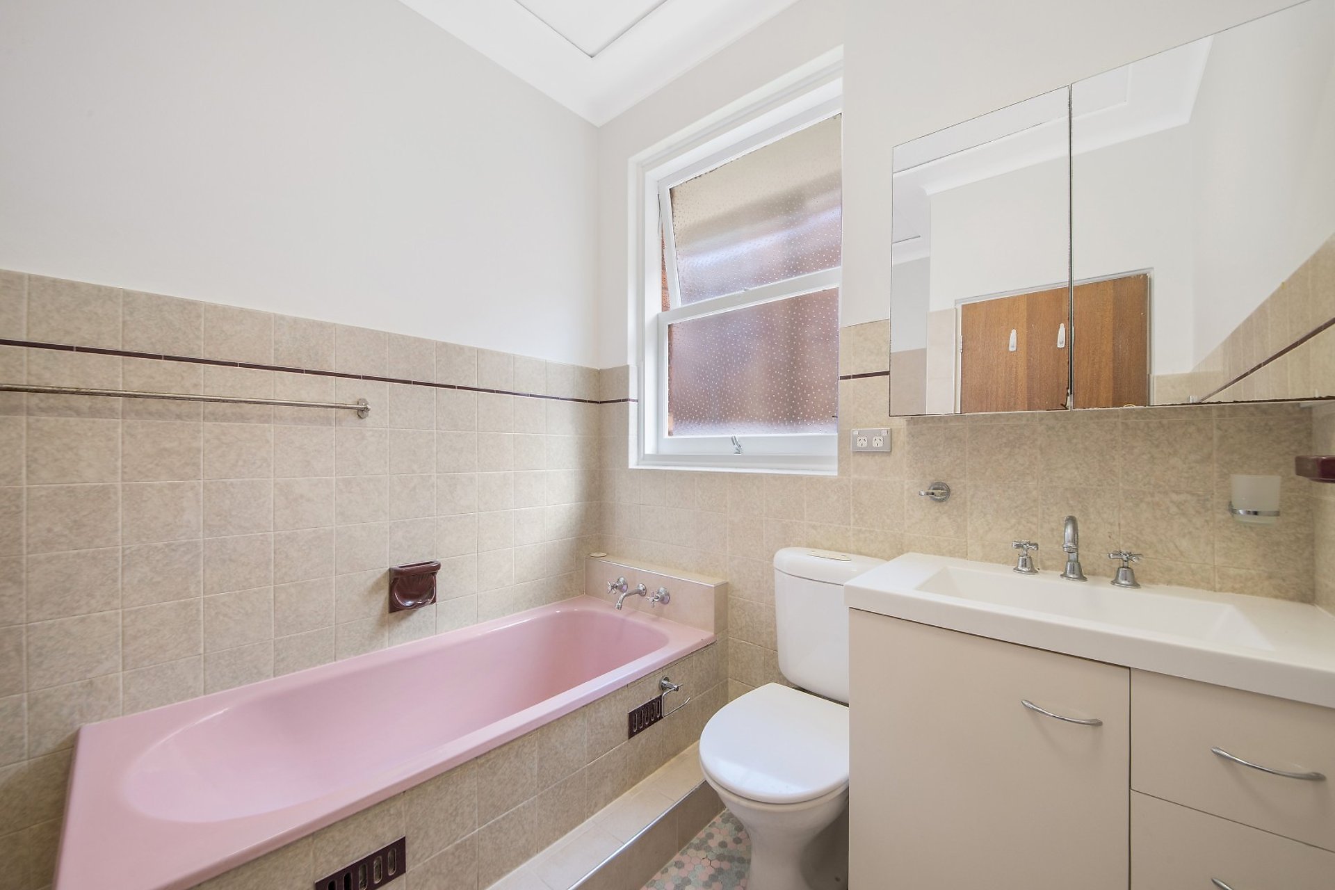 Riverview Leased by Shead Property - image 1