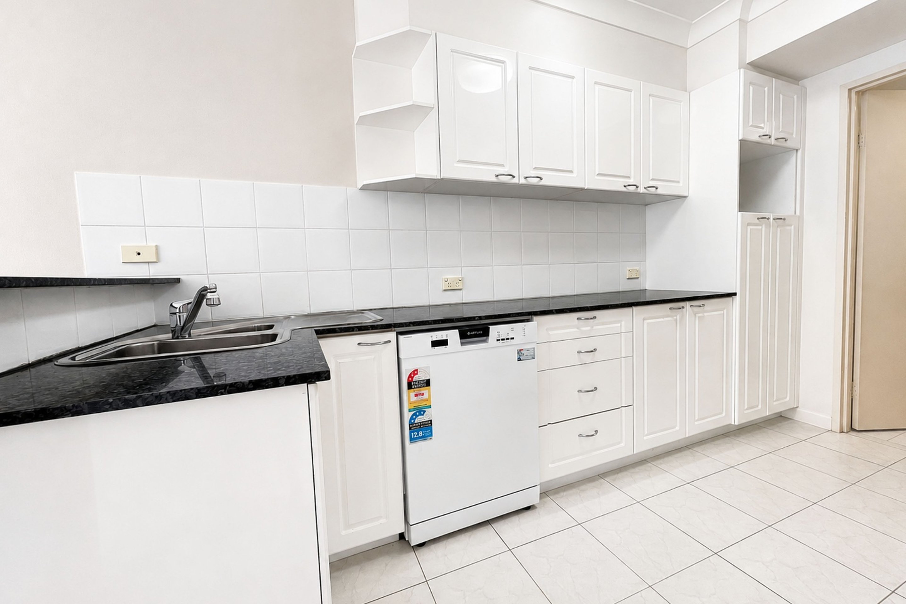 Pyrmont Leased by Shead Property - image 1